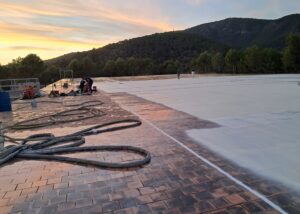 Impermeabilización de Cubierta en Costa d'en Blanes al atardecer